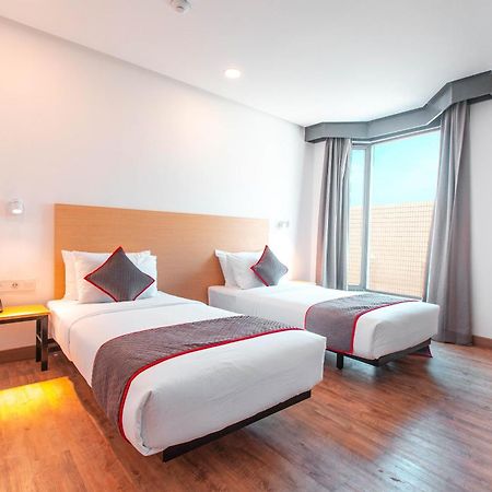 Super Oyo Townhouse 1 Hotel Salemba Jacarta Exterior foto