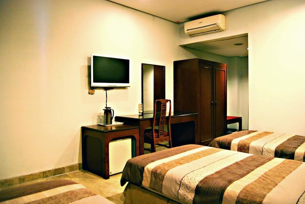 Super Oyo Townhouse 1 Hotel Salemba Jacarta Exterior foto