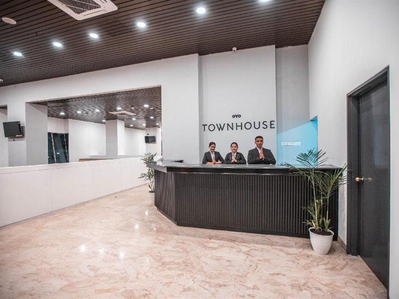 Super Oyo Townhouse 1 Hotel Salemba Jacarta Exterior foto