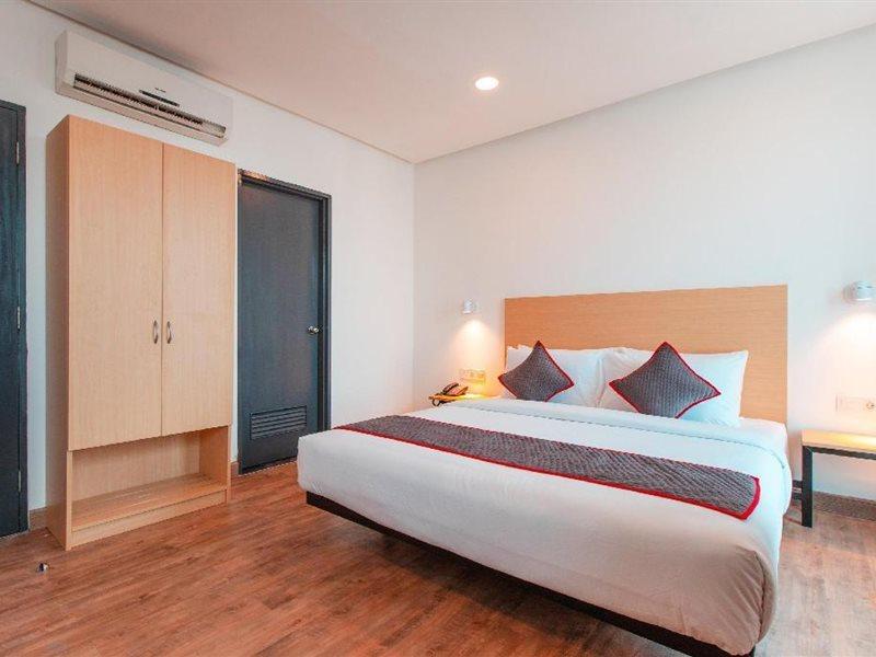 Super Oyo Townhouse 1 Hotel Salemba Jacarta Exterior foto