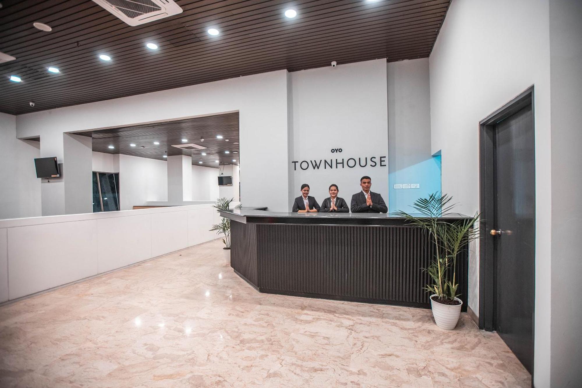 Super Oyo Townhouse 1 Hotel Salemba Jacarta Exterior foto