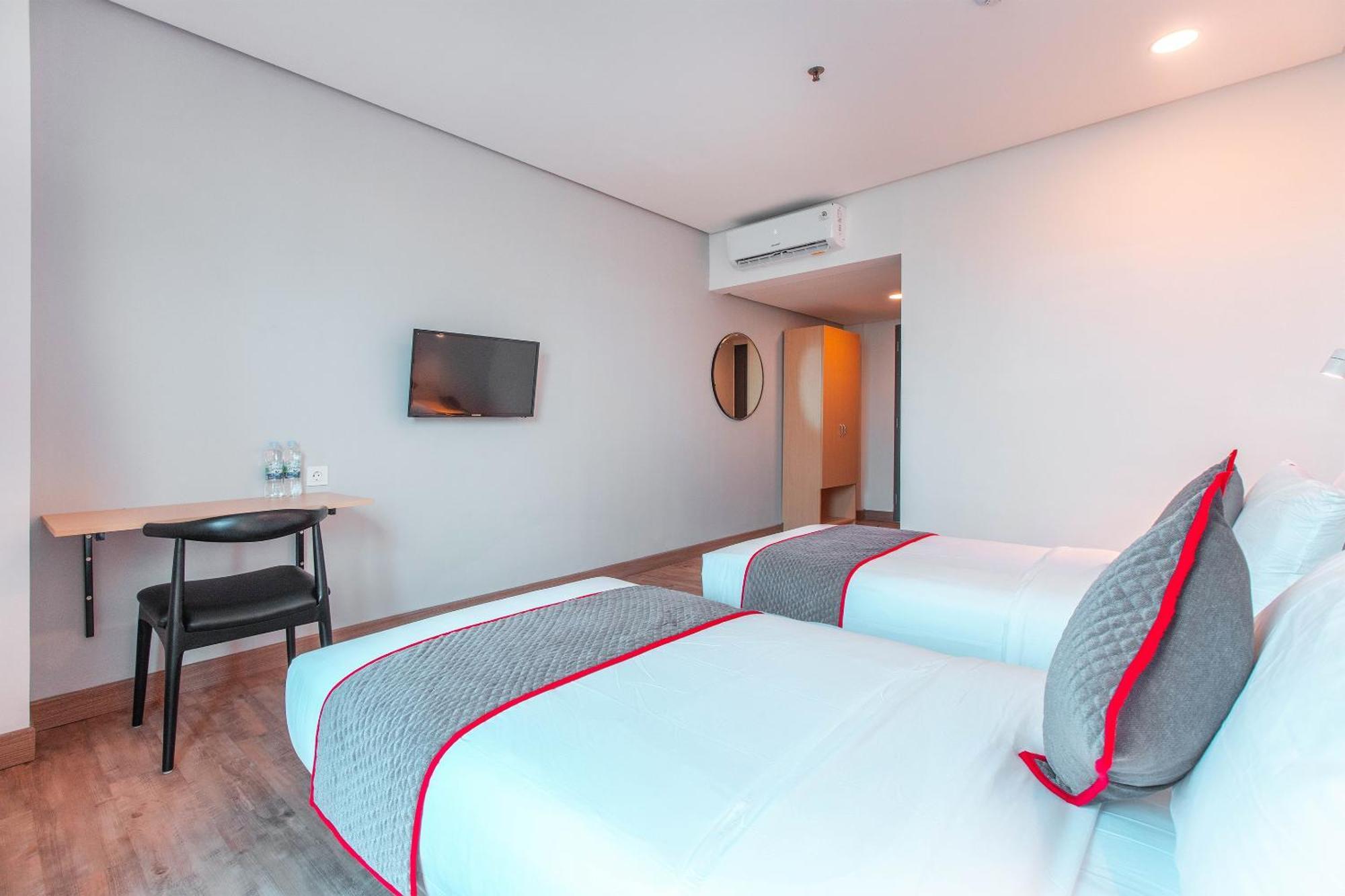 Super Oyo Townhouse 1 Hotel Salemba Jacarta Exterior foto