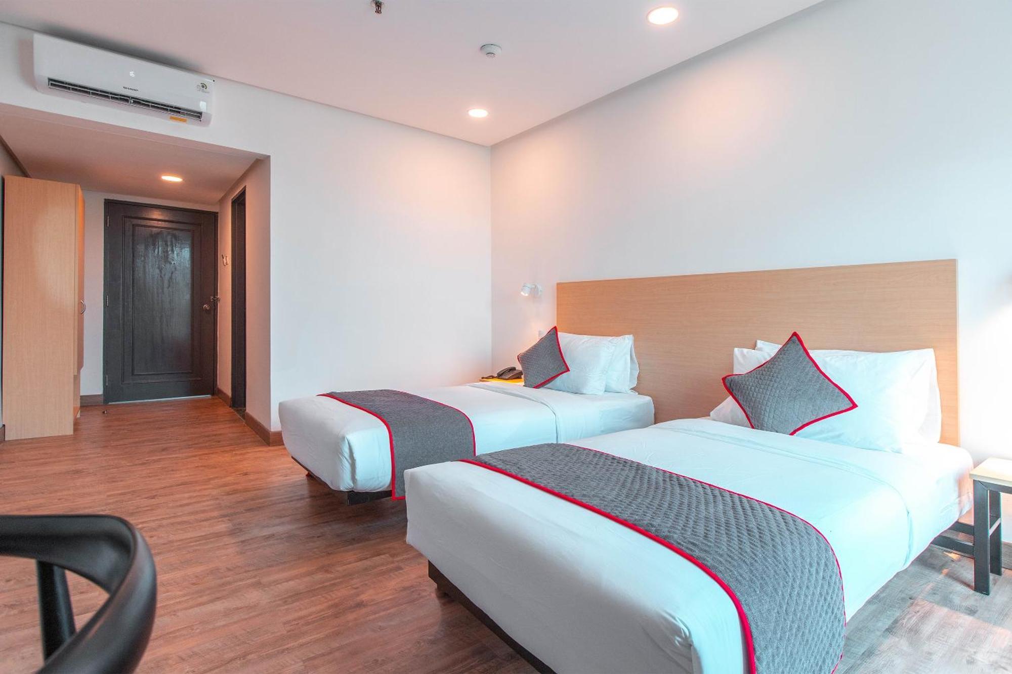 Super Oyo Townhouse 1 Hotel Salemba Jacarta Exterior foto