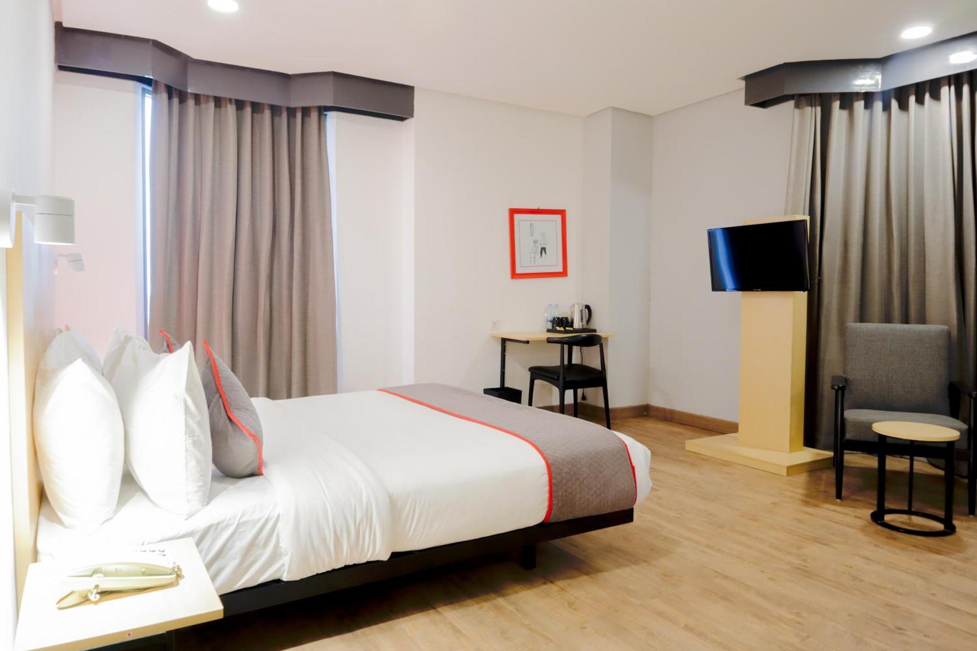 Super Oyo Townhouse 1 Hotel Salemba Jacarta Exterior foto
