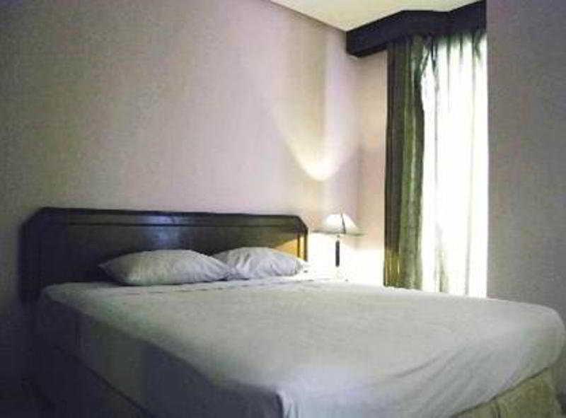 Super Oyo Townhouse 1 Hotel Salemba Jacarta Exterior foto