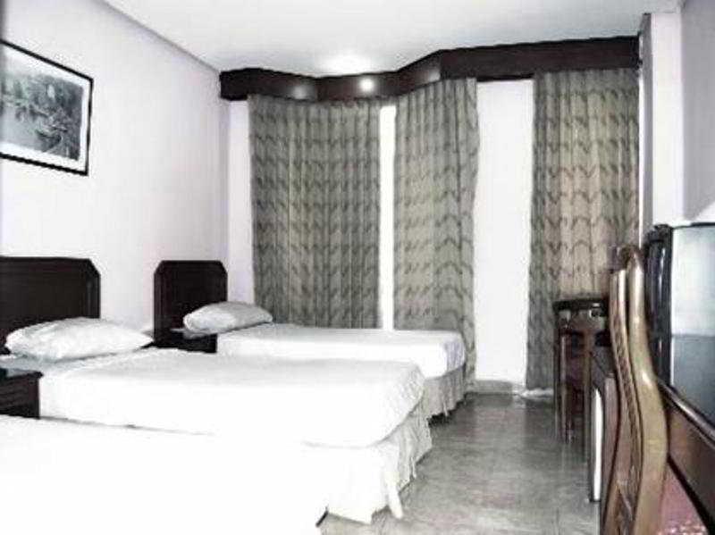Super Oyo Townhouse 1 Hotel Salemba Jacarta Exterior foto