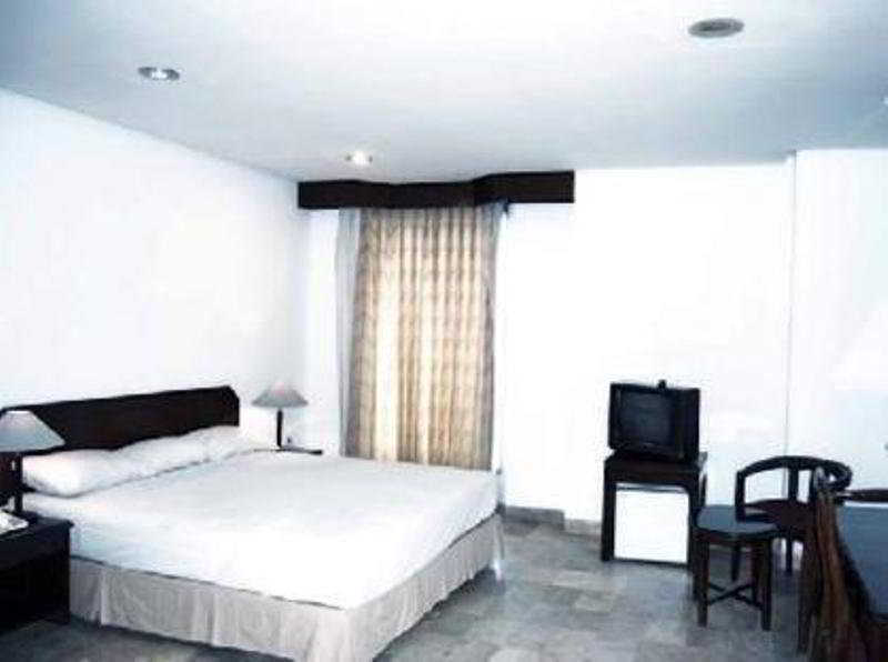 Super Oyo Townhouse 1 Hotel Salemba Jacarta Exterior foto