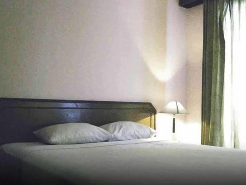 Super Oyo Townhouse 1 Hotel Salemba Jacarta Exterior foto